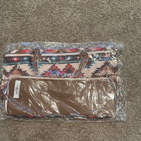 Aztec Patterned Weekender Bag - Picture 6 of 13